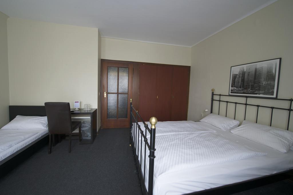 Hotel Continental Саарбрюккен Номер фото