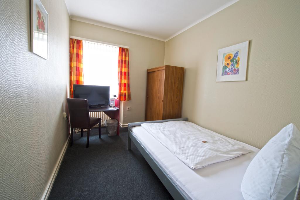 Hotel Continental Саарбрюккен Номер фото