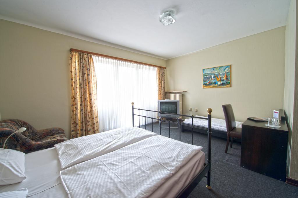 Hotel Continental Саарбрюккен Номер фото